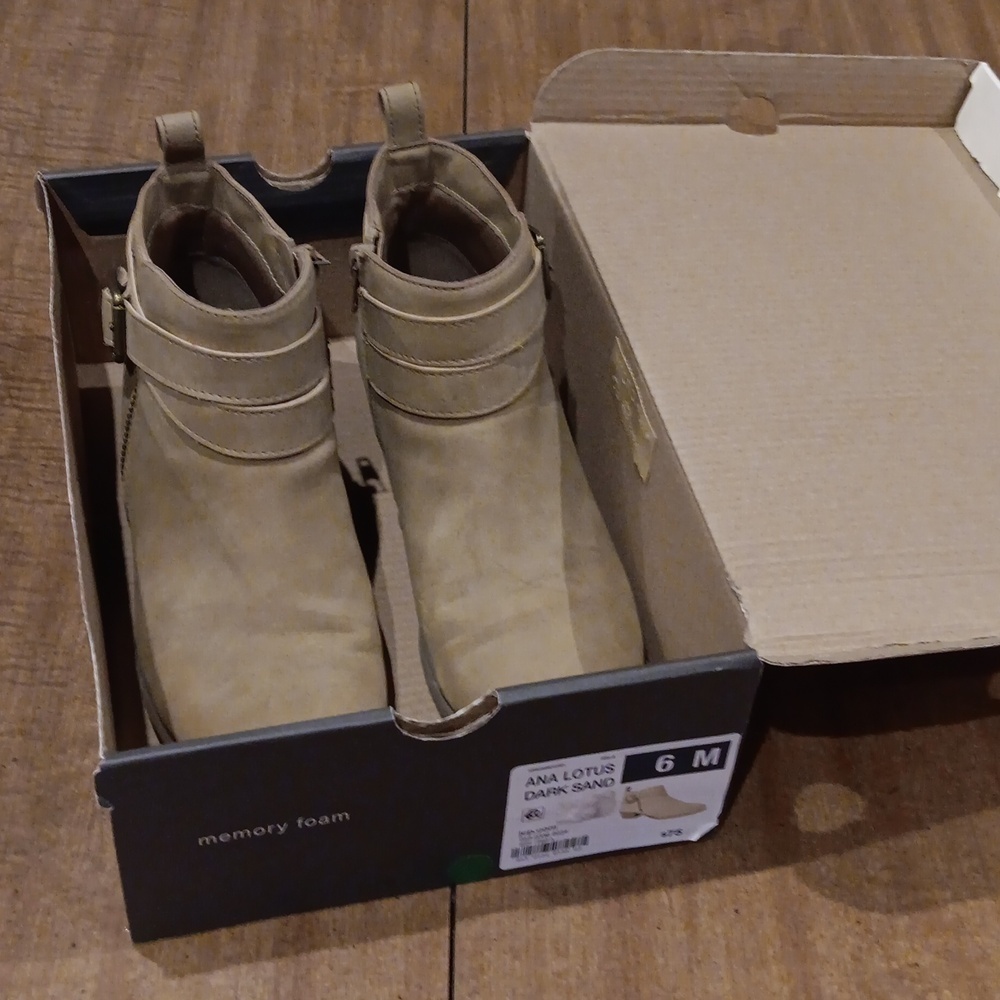 Ana booties size 6